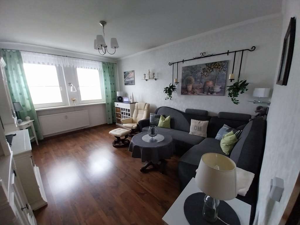 Immobilie in Wernigerode - Attraktive 2-Zimmer-Eigentumswohnung mit Balkon, EBK und Fernwärme in Wernigerode-Heidebreite - Bild 2