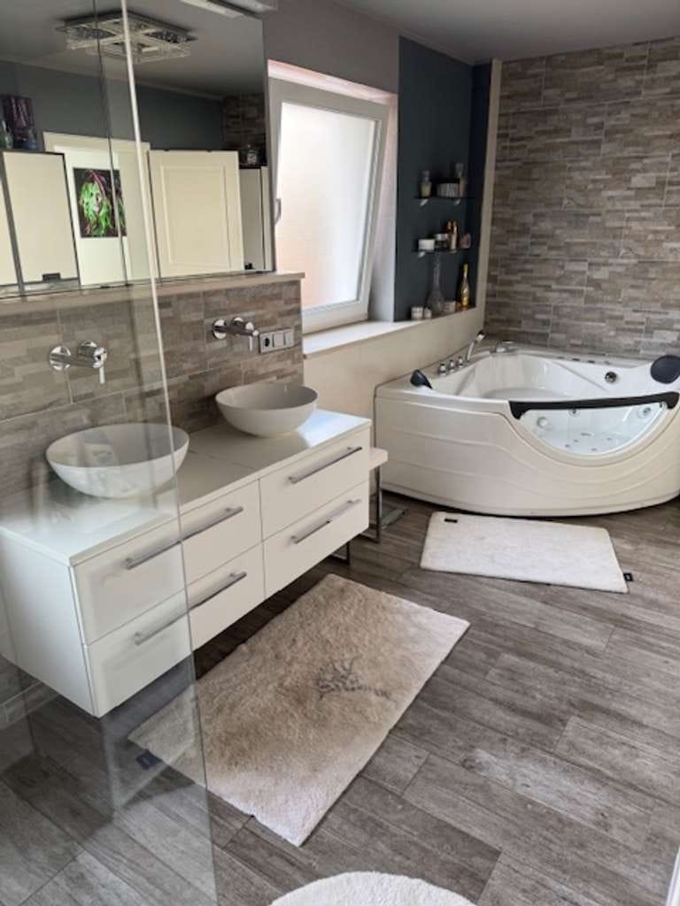 Immobilie in Markt Schwaben - Exklusiver Bungalow mit Pool, Lounge und luxuriöser Ausstattung – provisionsfrei - Bild 3