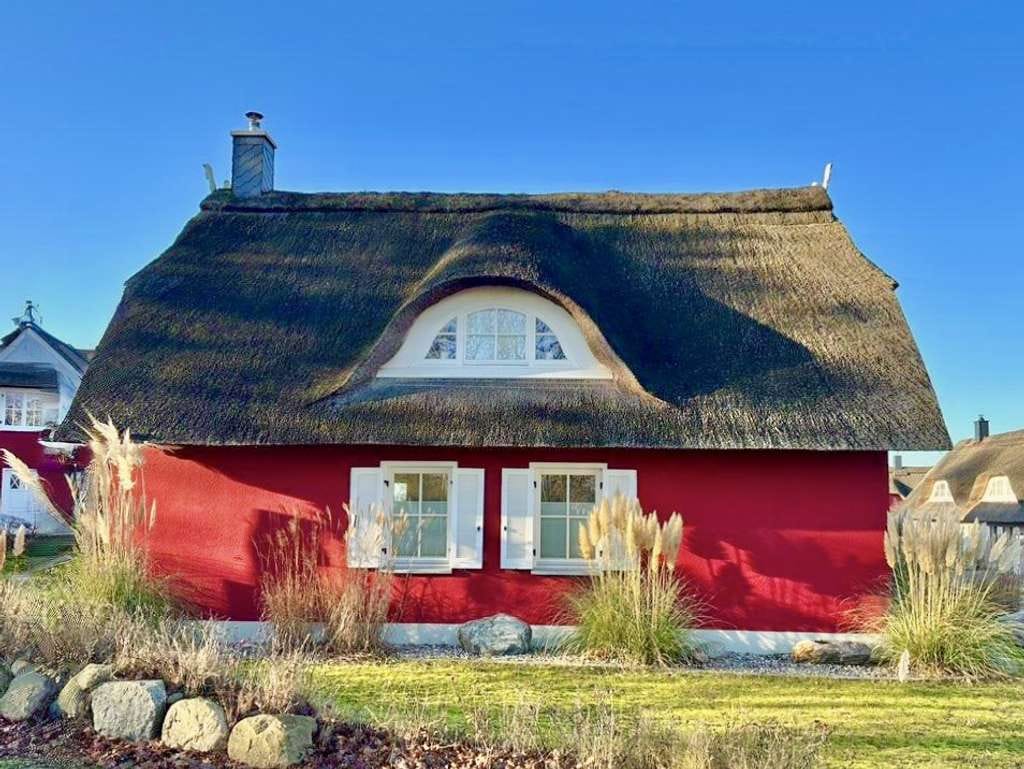Immobilie in Boiensdorf - „Ihr Traumferienhaus unter Reet"
Nordischer Charme, Ostseenähe & Kapitalanlage - Bild 1