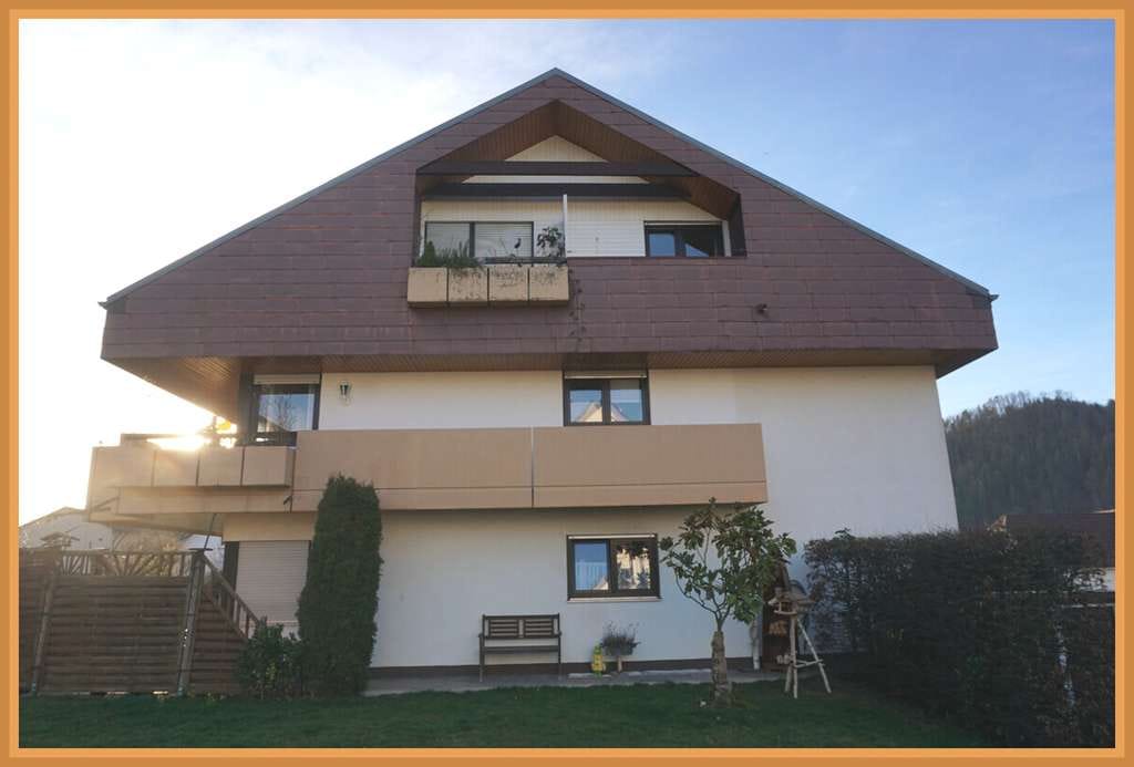 Immobilie in Zell am Harmersbach - Wohnen oder investieren – lichtdurchflutete 2-Zimmer- Dachgeschosswohnung mit besonderem Wohngefühl! - Bild 3