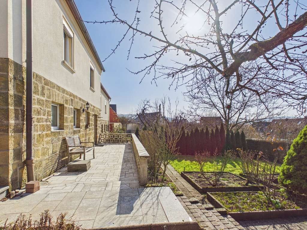 Immobilie in Ebern - Charmantes Siedlungshaus mit schönem Garten - Bild 1