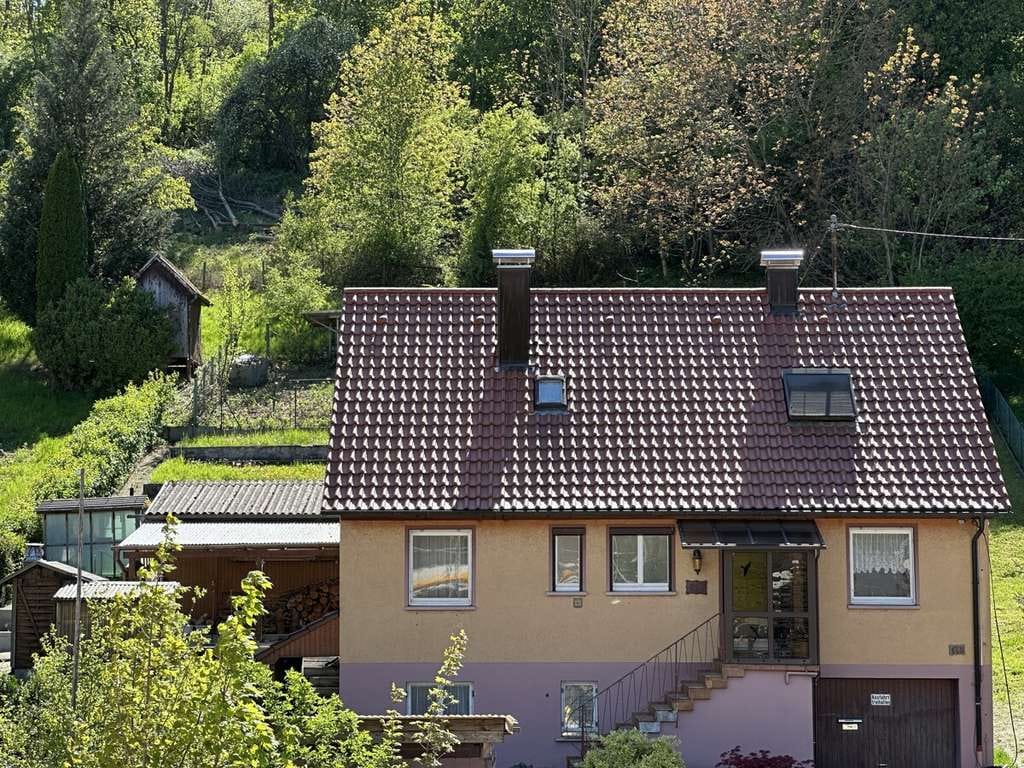 Immobilie in Kuchen - Charmantes Einfamilienhaus mit großzügigem Grundstück und attraktivem Entwicklungspotenzial - Bild 1