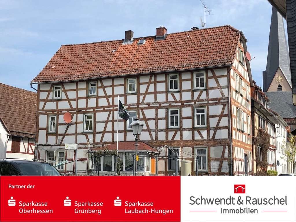 Immobilie in Schotten - Dreiseitig freistehend mit Vorgarten - MFH in Schotten - Bild 0