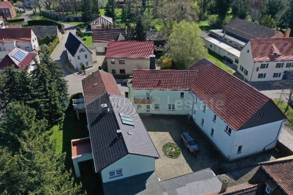 Immobilie in Lützen - ländl. Anwesen, Teilvermietet, 5 WE + 107qm Gewerbefl. 817,- Euro/m²,  JNKM über 40T€ mgl.! - Bild 0