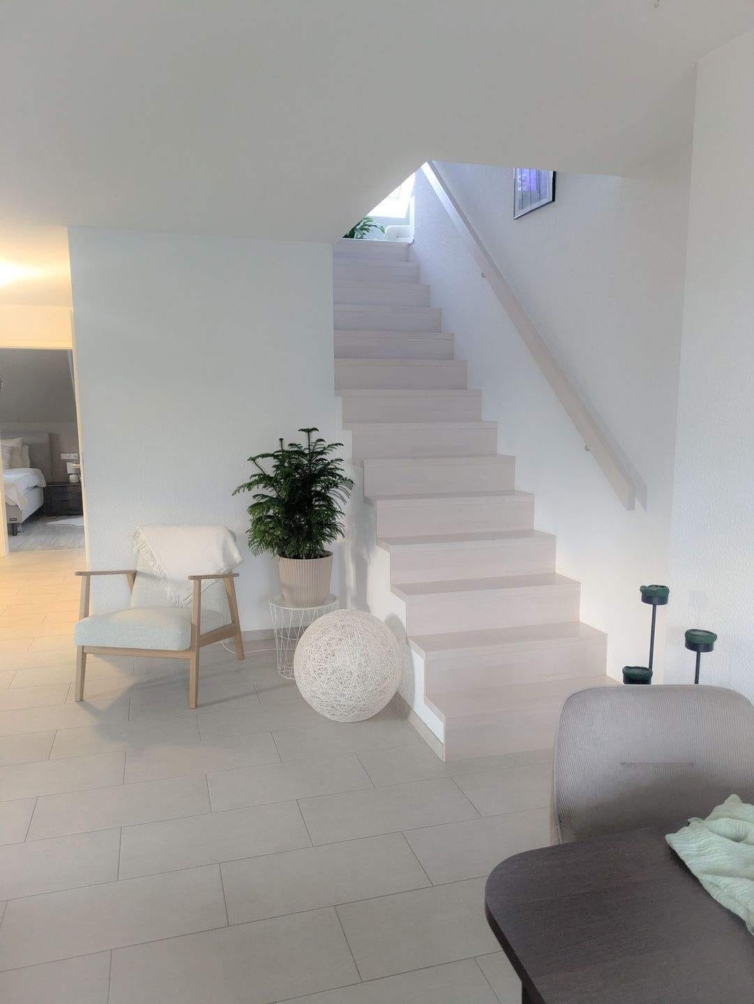 Immobilie in Nufringen - Zukunftssicher investieren oder hocheffizient wohnen: A+ 4,5 - Maisonette mit Panoramablick und Top-Anbindung - Bild 0