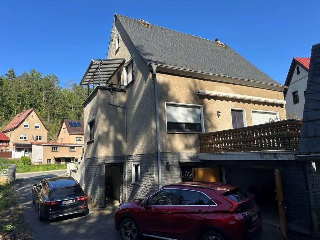Immobilie in Unterwellenborn - Saniertes Einfamilienhaus mit zwei Garagen in guter Wohnlage - Bild 1