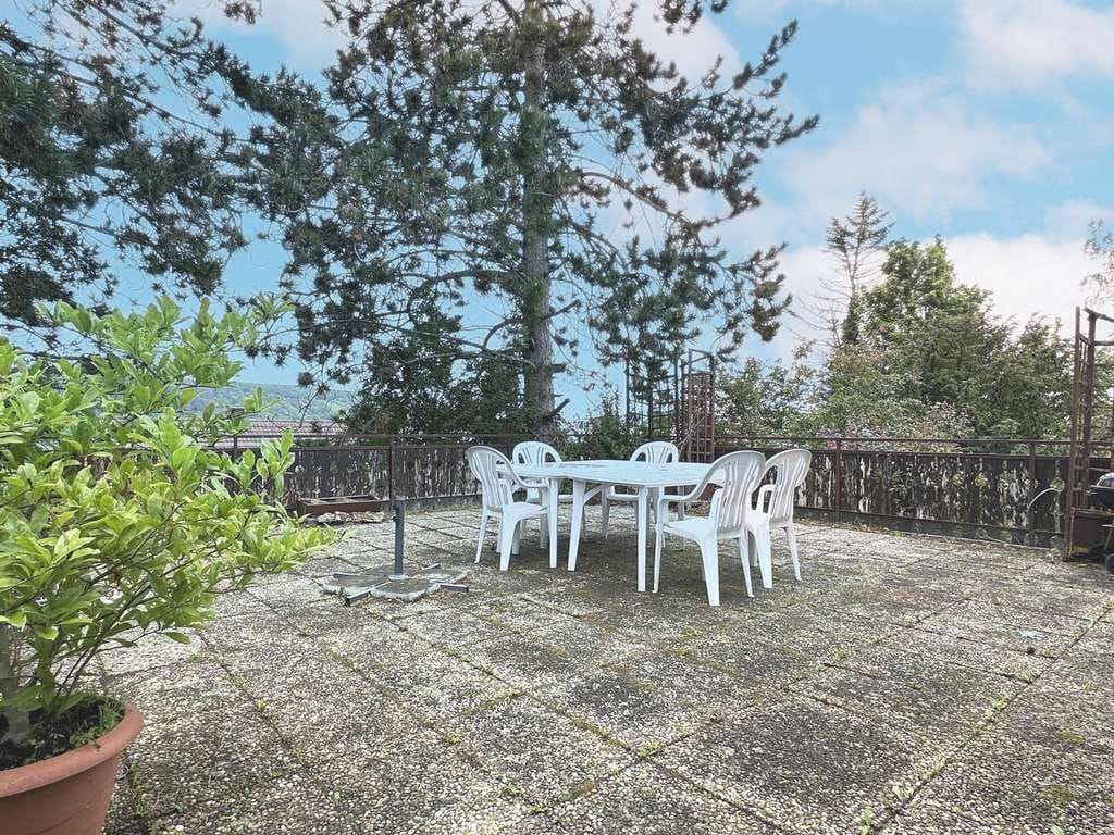 Immobilie in Weikersheim - Charmantes Einfamilienhaus mit großem Grundstück in ruhiger Hanglage von Weikersheim

 - Bild 2