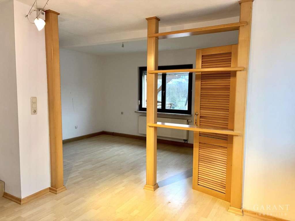 Immobilie in Gemünden am Main - Gemütliches Einfamilienhaus mit Garten und Dachterrasse - Bild 3