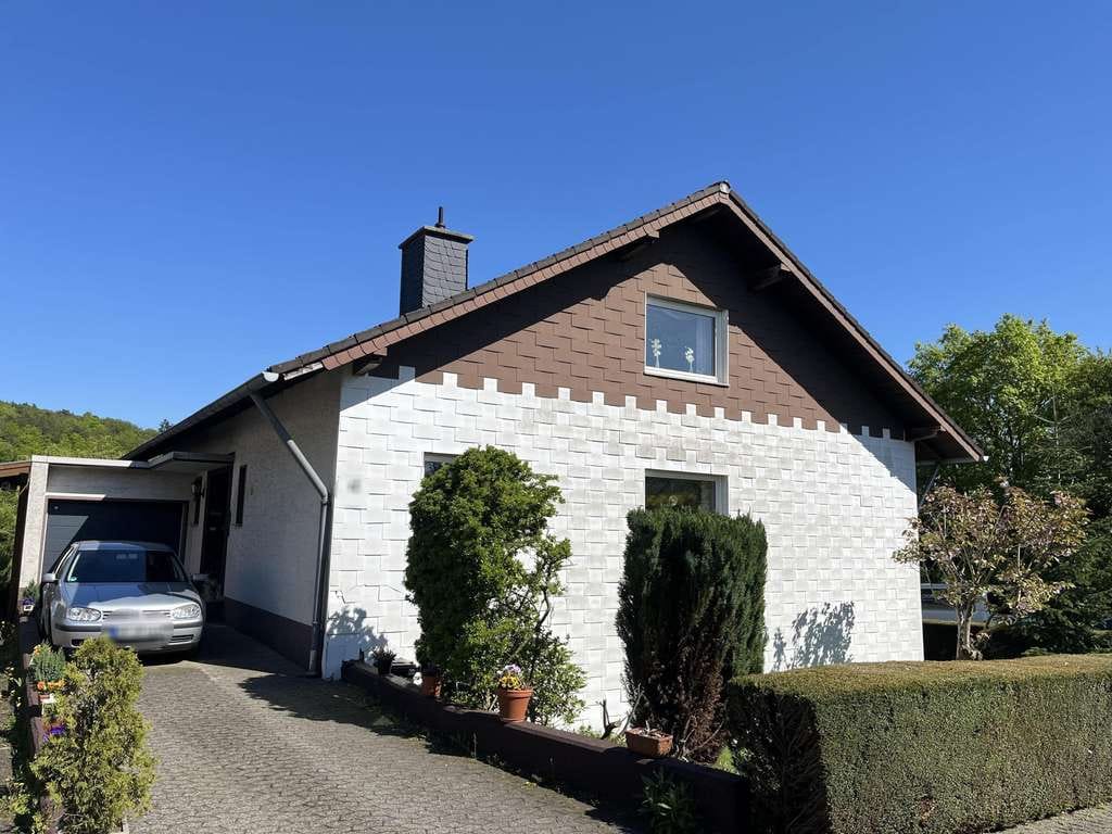 Immobilie in Königsfeld - TOP vermietbares Zweifamilienhaus in idyllischer Lage! - Bild 1