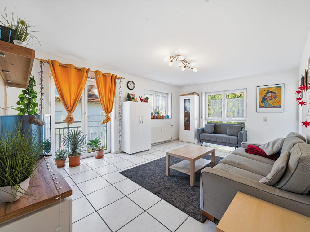 Immobilie in Weil am Rhein - Helle 3,5-Zimmer-Wohnung mit zwei Balkonen im 1. OG - Ideal für Paare & Familien - Bild 0