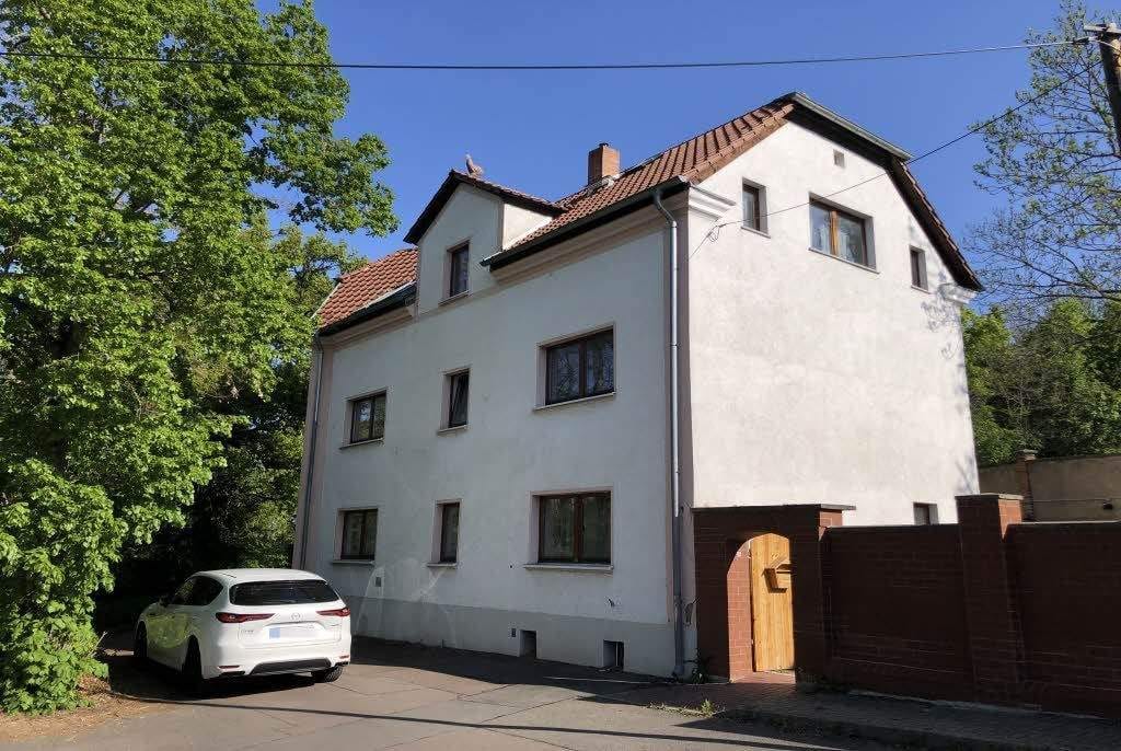 Immobilie in Halle (Saale) - Halle-Wörmlitz: Wohnhaus zum Sanieren, mit Nebengelass und Garagen, Nähe zur Saale - Bild 0