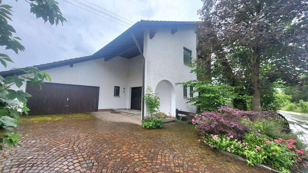Immobilie in Ichenhausen - +++Ichenhausen-OT, 
großzügiges EFH, 
ca. 170 m² Wfl.,
Do.-Garage, 
inkl.. separates Baugrundstü - Bild 0