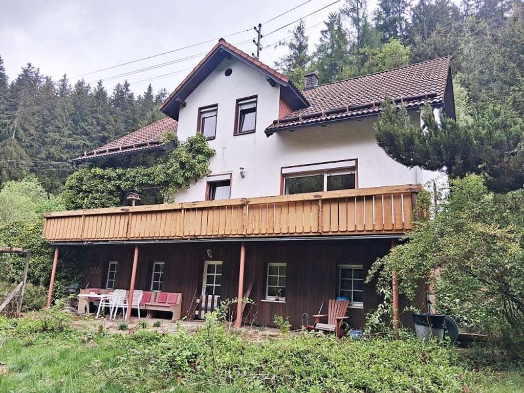 Immobilie in Warmensteinach - Traumhafte Lage - Großzügiges Einfamilienhaus mit viel Potential - Bild 0