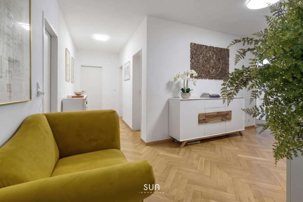 Immobilie in Kronberg - ***Wohnen im Grünen: Stilvolle Erdgeschosswohnung zwischen Victoriapark und Burg Kronberg*** - Bild 2