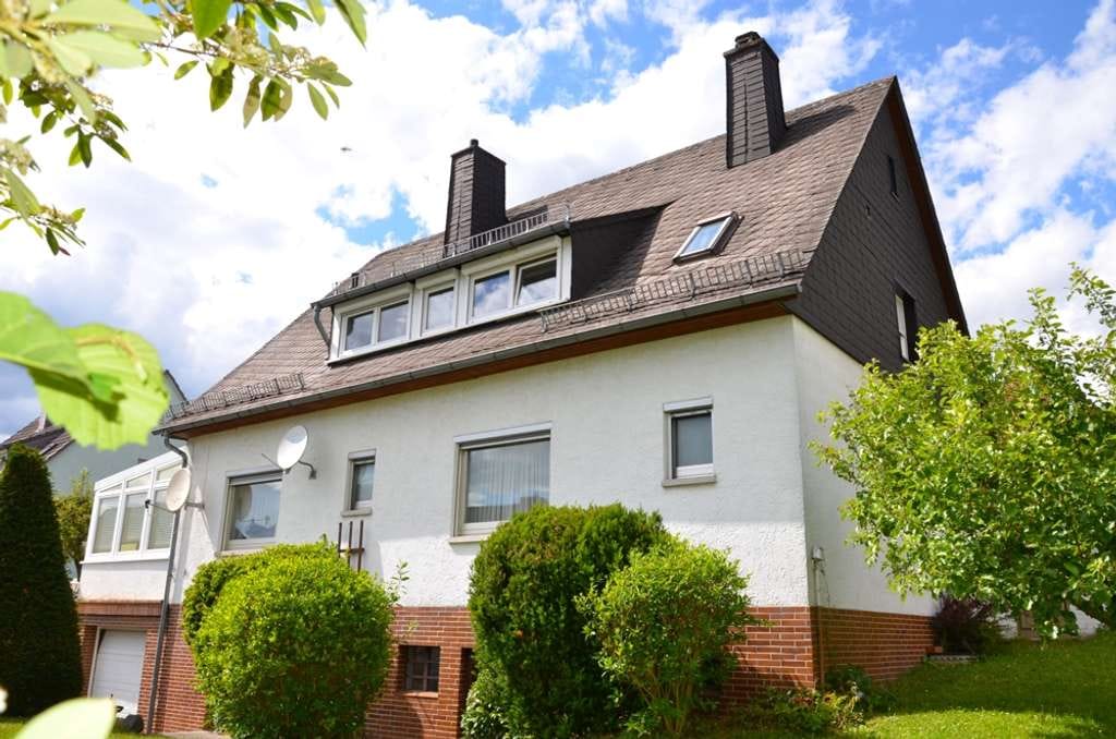 Immobilie in Herborn - Schöne Aussichten - neues Zuhause mit viel Raum für Familienzeit - Bild 1