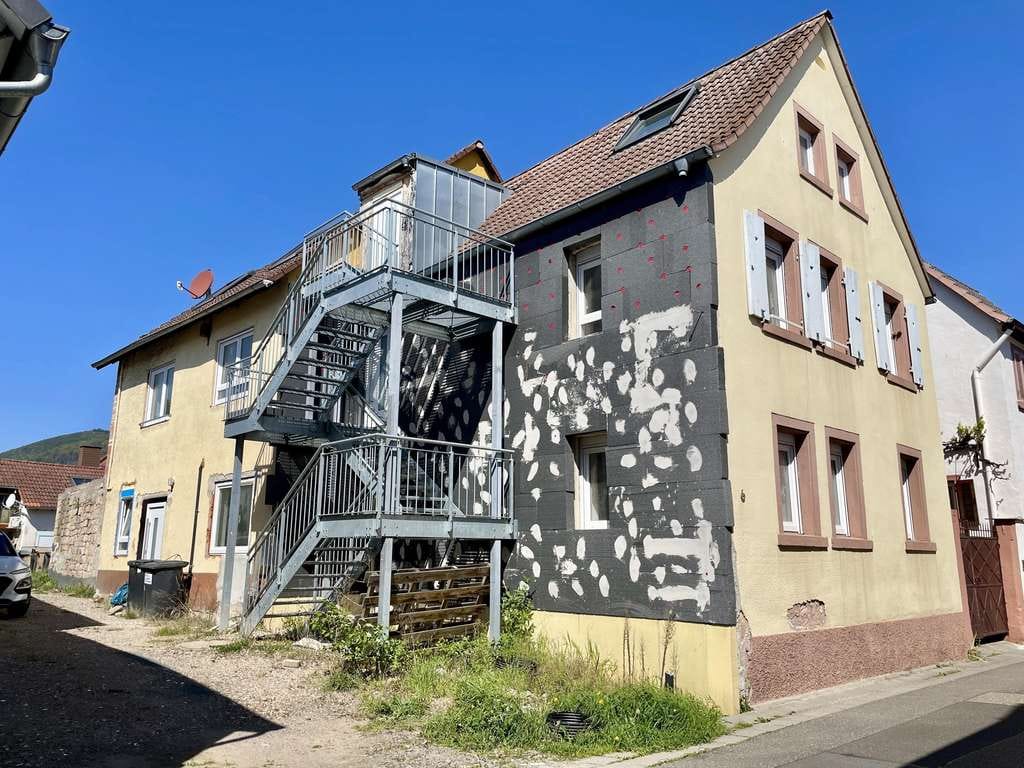 Immobilie in Edenkoben - Ein Haus - viele Möglichkeiten - MFH in schöner Lage von Edenkoben bereit zum Fertigstellen
  - Bild 0