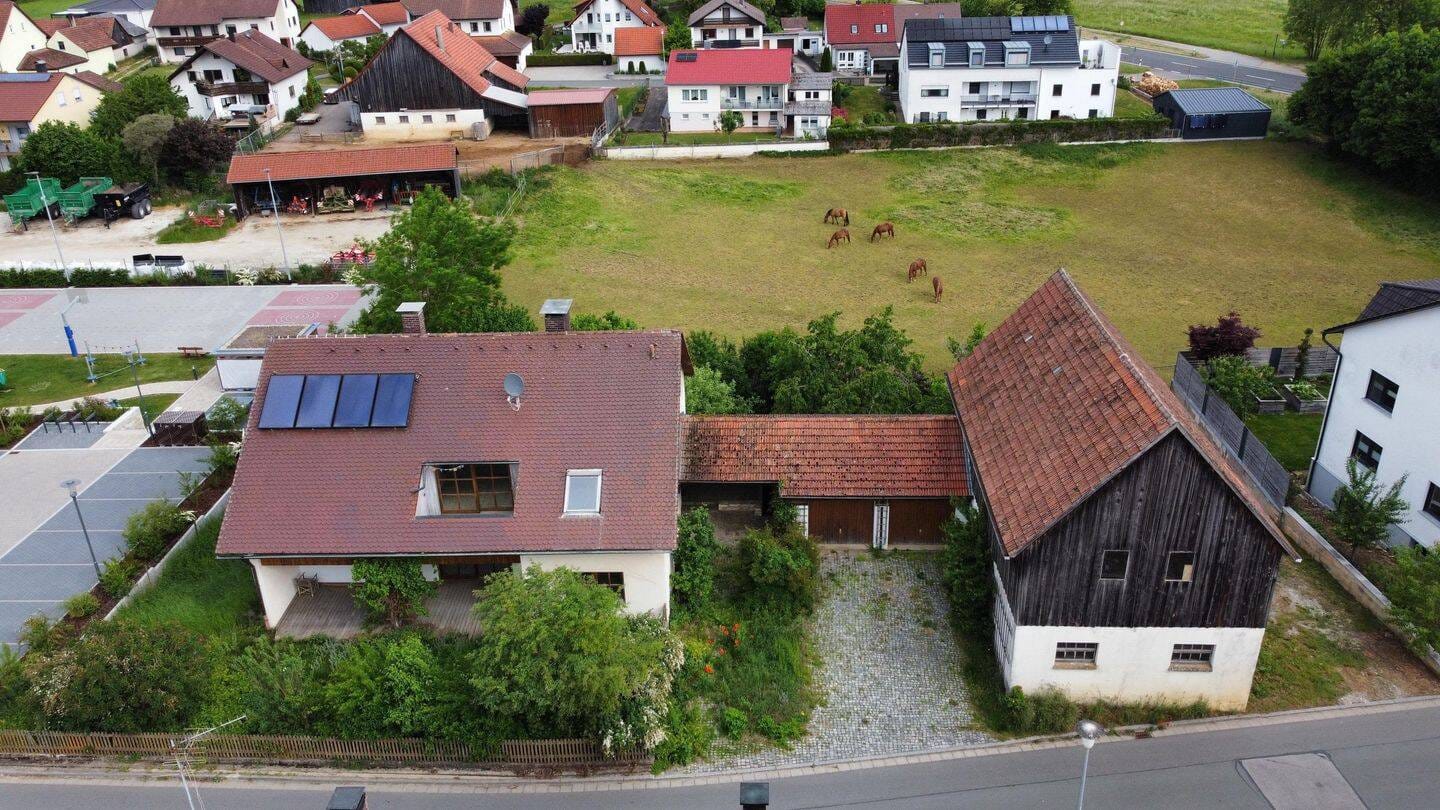 Immobilie in Seubersdorf in der Oberpfalz - Ländliches Wohnidyll, großzügiges Zweifamilienhaus mit herrlichem Grundstück - Bild 3