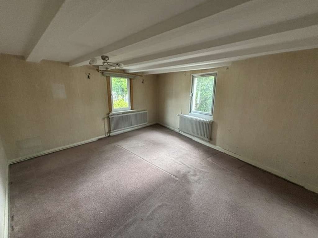 Immobilie in Eslohe - Immobilienpaket: Wohnung (ca. 111 m²), Dachboden, EG-Gewerbe und Miteigentumsanteil am Grundstück - Bild 2