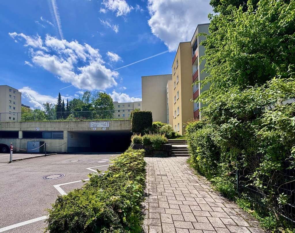 Immobilie in Schwieberdingen - Großzügig geschnittene 3,5-Zimmer-Wohnung mit Balkon und viel Potenzial - Bild 1