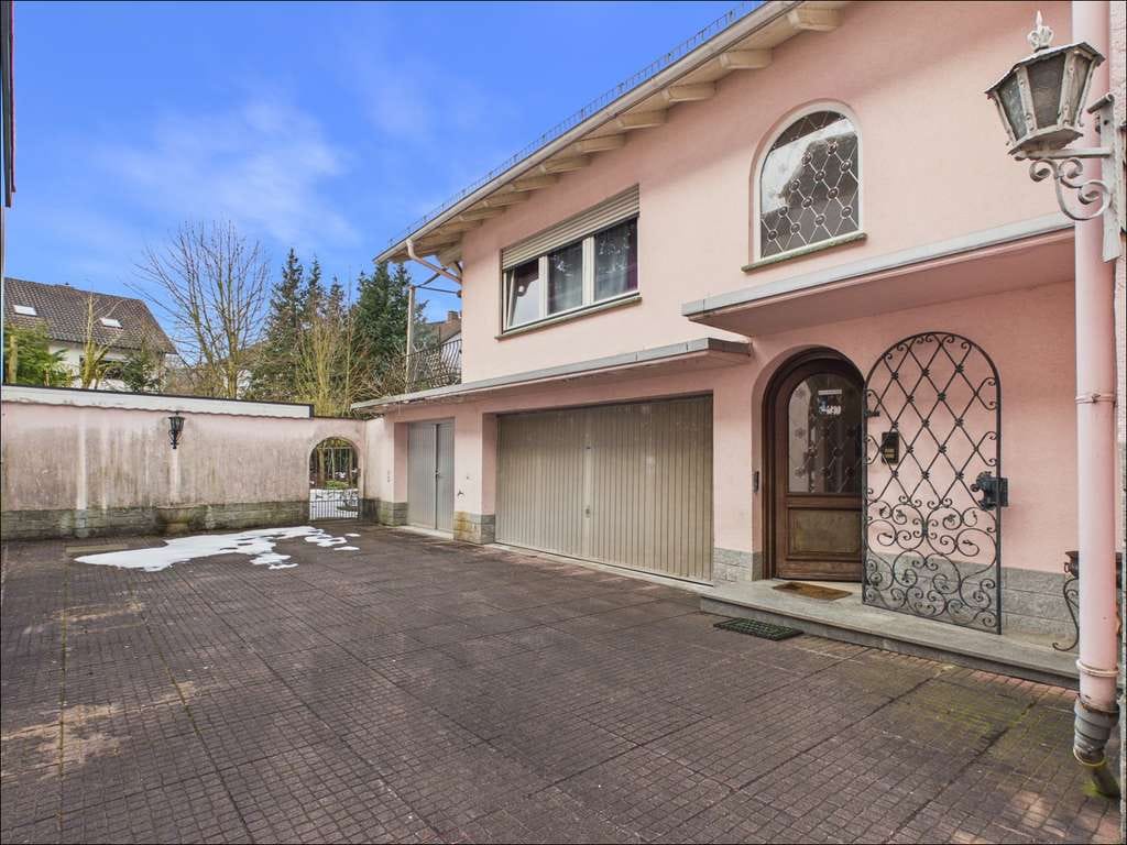 Immobilie in Goldbach - Gestalten statt suchen – Haus mit Potenzial für Familie oder zwei Parteien - Bild 0