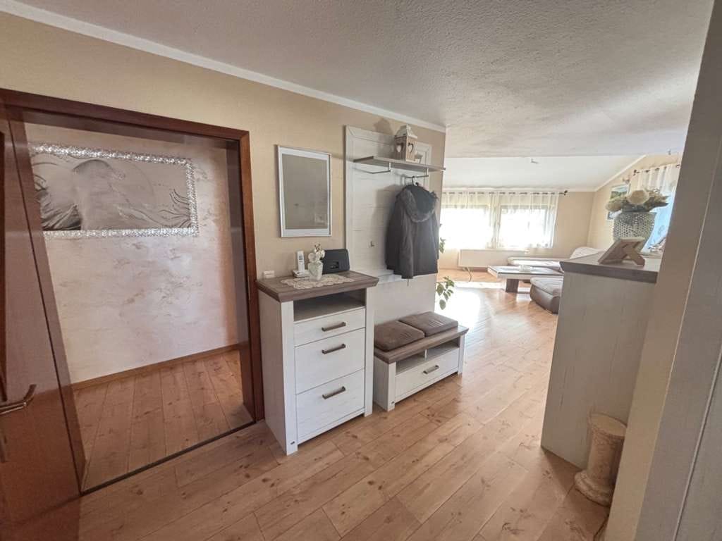 Immobilie in Neubulach - *Helle 4,5-Zi.-Wohnung mit Balkon und Carport-Stellplatz in Neubulach* - Bild 2