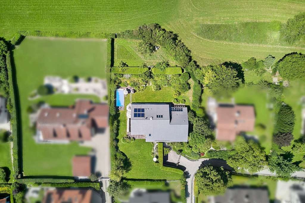 Immobilie in Eching am Ammersee - Familienvilla mit Pool, luftigem Strandhausflair, Seeblick, Lift und Einliegerwohnung in Seenähe - Bild 3