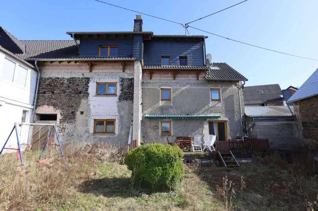 Immobilie in Saxler - Einfamilienhaus mit Einliegerwohnung und ehem. Scheune, Garten, Saxler - Bild 2