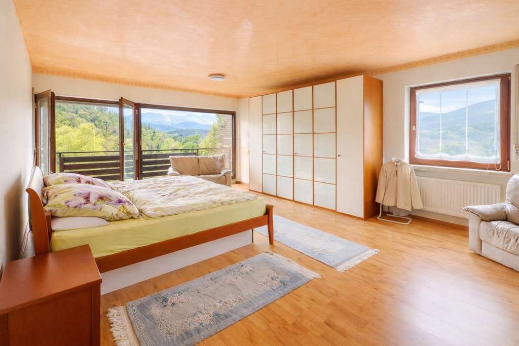 Immobilie in Aßlar - Großzügiges Einfamilienhaus mit Indoor-Pool, Sauna und traumhaftem Bergblick in Hanglage von Aßlar - Bild 3