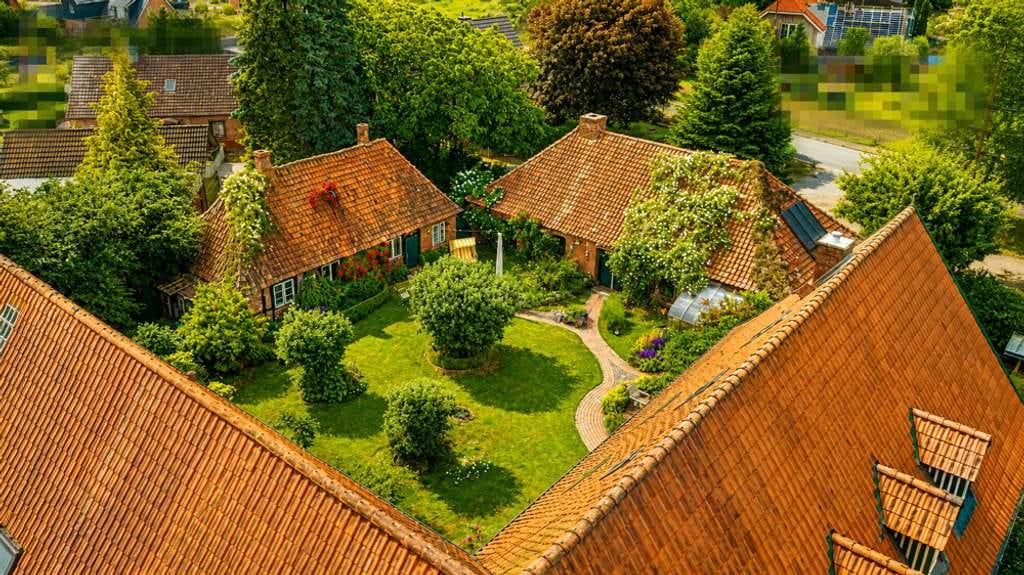 Immobilie in Köhn - Ein Zuhause mit Geschichte – Außergewöhnliche Wohnung auf historischem Gutshof in Köhn - Bild 1