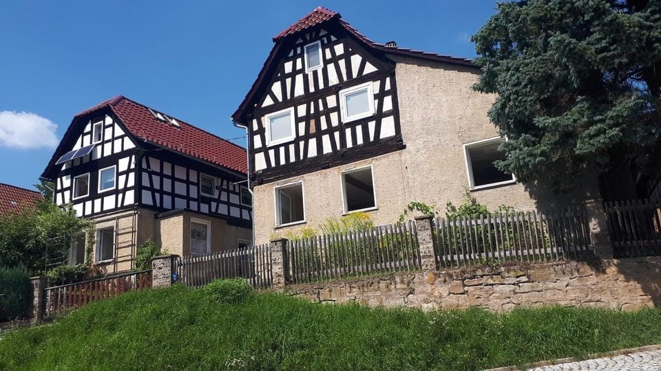 Immobilie in Bad Klosterlausnitz - Gebäudeensemble (zwei Fachwerkhäuser) zu verkaufen - Bild 0
