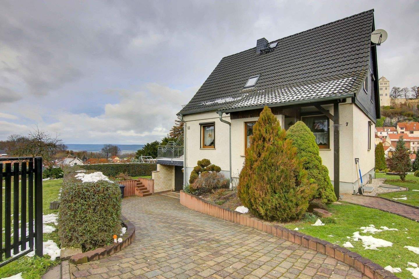 Immobilie in Ranis - Haus mit Burgblick in Ranis | EFH | Einfamilienhaus | gr. Garten | Küche EBK | Keller | Terrasse | ab sofort  - Bild 4
