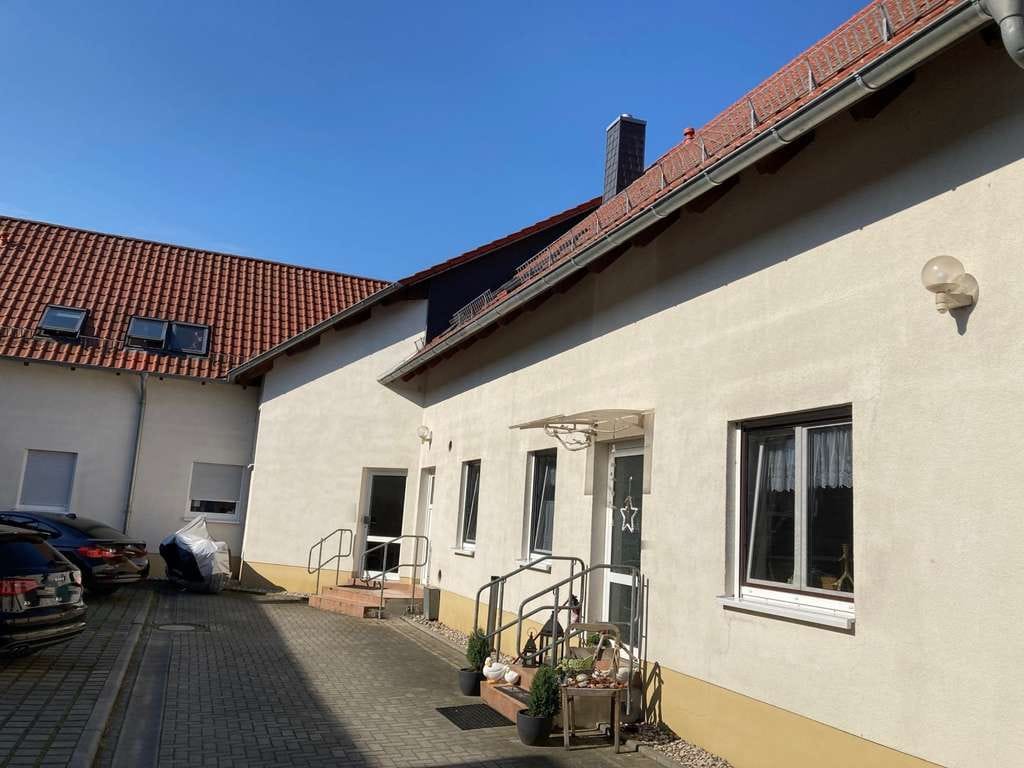 Immobilie in Doberschütz - Voll vermietetes Mehrfamilienhaus mit Balkon oder Terrasse und Stellplätzen in Doberschütz-Paschwitz - Bild 1