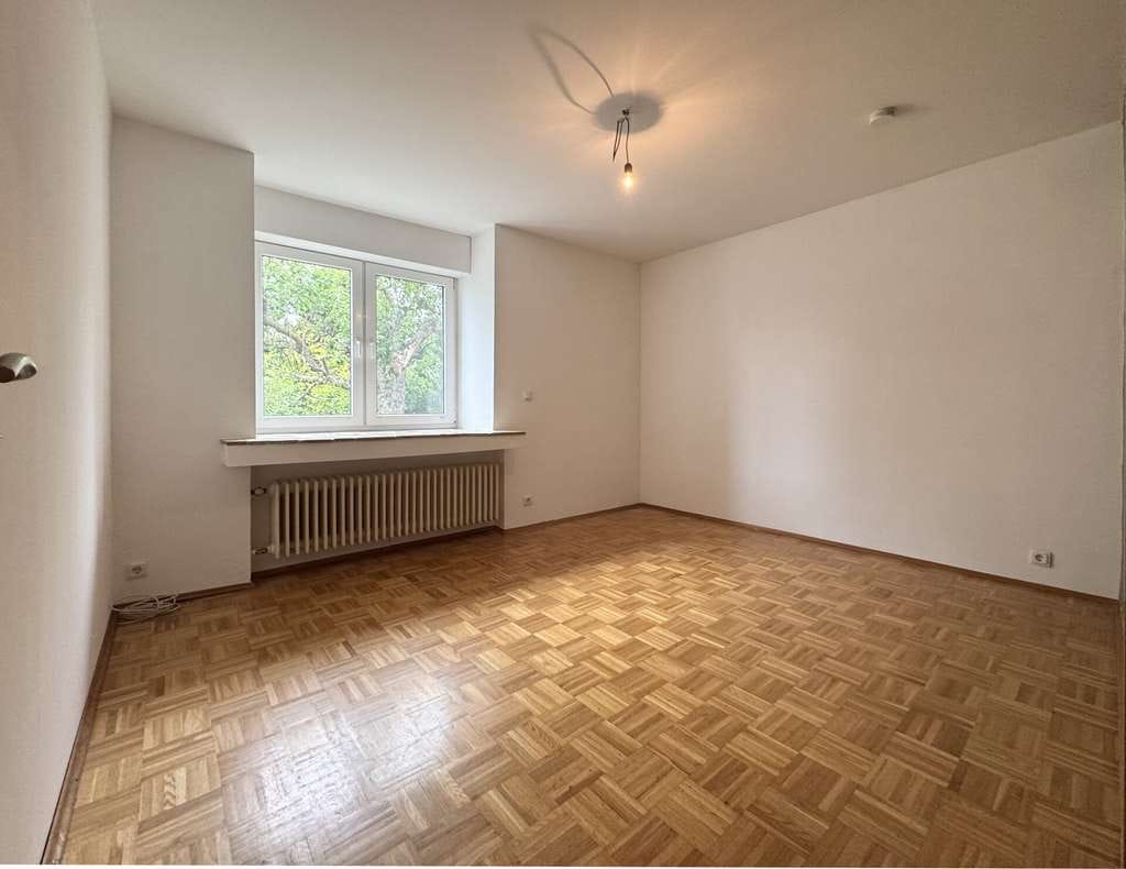 Immobilie in Niederkassel - Viel Raum für Ideen – Modernisiertes Zweifamilienhaus mit großzügigem Grundstück - Bild 1