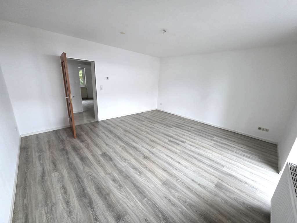 Immobilie in Wiesmoor - Wohnen lassen, Zukunft gestalten – vermietete OG‑Wohnung mit Maisonette‑Option - Bild 1