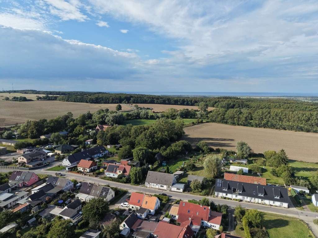 Immobilie in Kröpelin - Doppelhaushälfte mit Ausbaureserve und sehr großzügigem Grundstück - Bild 1