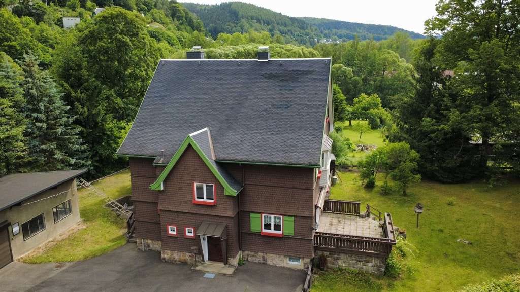 Immobilie in Olbernhau - Ein Stück Welterbe: Historisches Holzhaus in schöner Lage von Olbernhau! - Bild 1