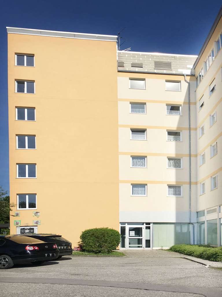 Immobilie in Traunreut - 52 m2 große 2-Zimmer Wohnung mit Balkon in ruhiger Lage in Traunreut - Bild 1