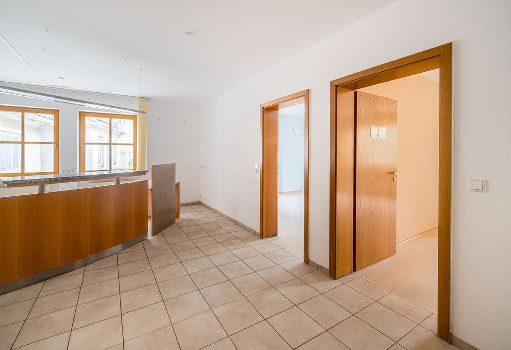Immobilie in Ochsenfurt - ++ehem. Praxisfläche mit Potential für mehr in Ochsenfurt zvk.++ - Bild 2