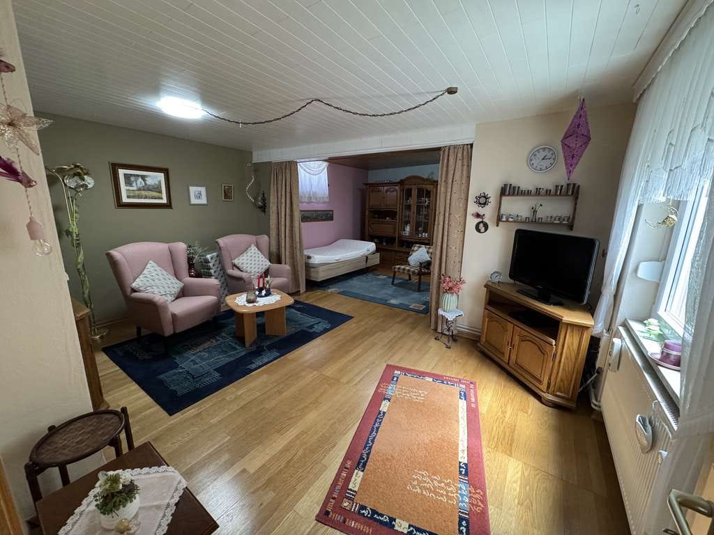 Immobilie in Gimbsheim - Charmantes Einfamilienhaus mit Scheune, Hof und Ausbaupotenzial in Gimbsheim - Bild 2