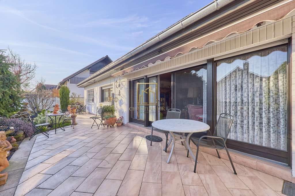Immobilie in Flörsheim-Dalsheim - Christian Dik Immobilien/ Großzügiger Bungalow in ruhiger Lage – sonniger Garten & große Terrasse - Bild 1