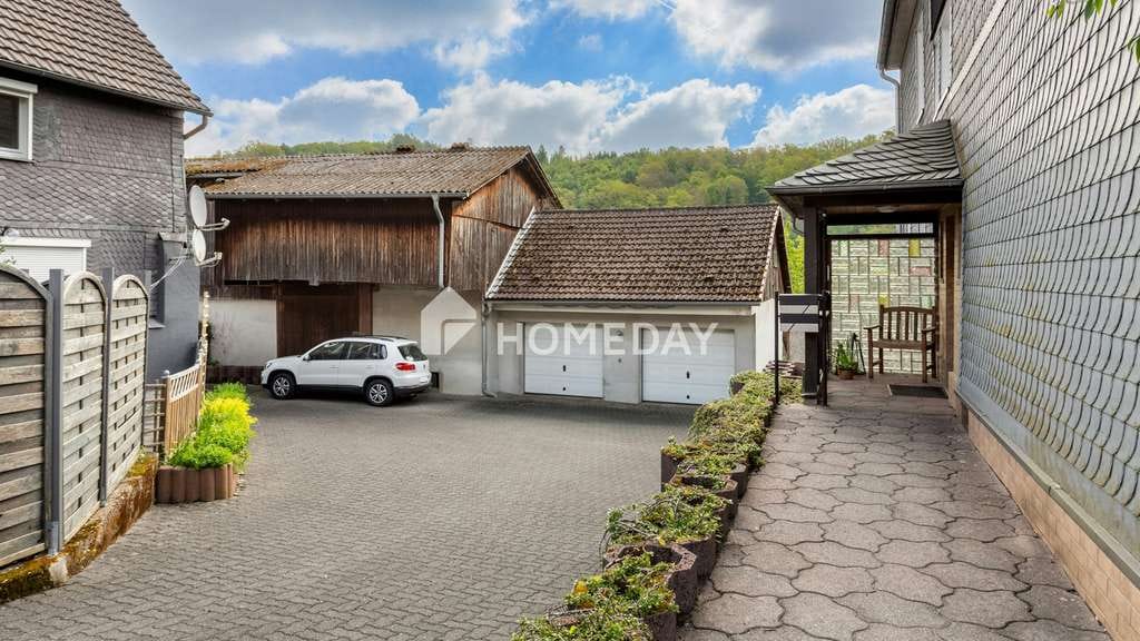 Immobilie in Wiehl - Großzügige Doppelhaushälfte in Wiehl mit Garten und flexiblem Wohnkonzept - Bild 1