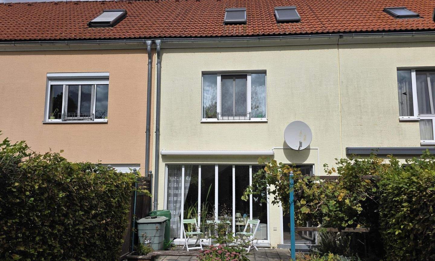 Immobilie in Apolda - Gepflegtes Reihenhaus mit Garten und Garage in Apolda - Bild 0