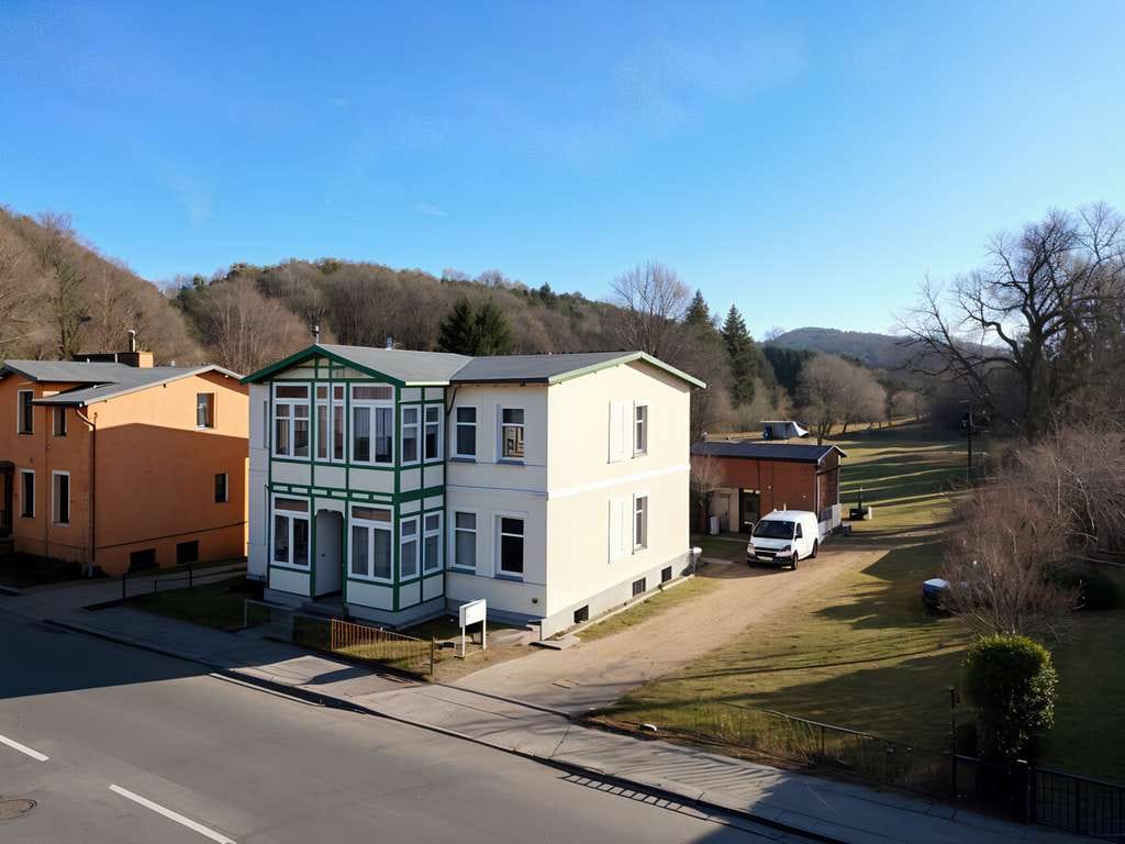 Immobilie in Heringsdorf - Historische Bädervilla in Heringsdorf – ca.237m² Wfl., saniert, flexibel als Einfamilienhaus nutzbar - Bild 2