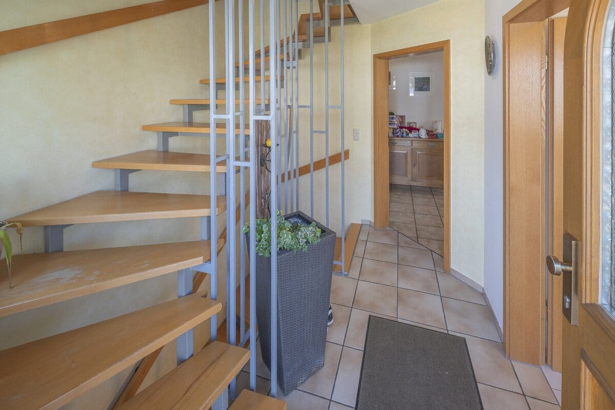 Immobilie in Rietheim-Weilheim - Viel Platz für Moderne, Helligkeit und besonderes Wohnen auf einem enormen Grundstück: das gibt es nicht alle Tage! - Bild 1