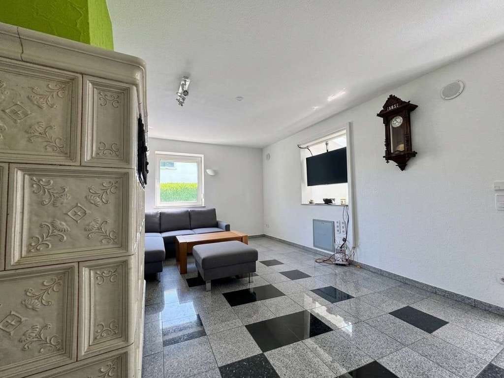 Immobilie in Ettringen - Einfamilienhaus als Wohnoase in Ettringen: Stilvoll saniert mit Garten & Wohnmobil-Garage - Bild 1