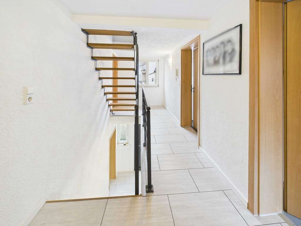 Immobilie in Oberderdingen - Wohnen mit Charme: Saniertes Einfamilienhaus mit Scheune im Ortskern | Oberderdingen | - Bild 2