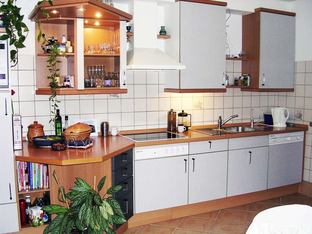 Immobilie in Obertraubling - Einzigartige Liebhaberwohnung in Oberhinkofen: Offene 2,5 Zimmer Souterrain-Oase mit 250 m² Garten - Bild 1