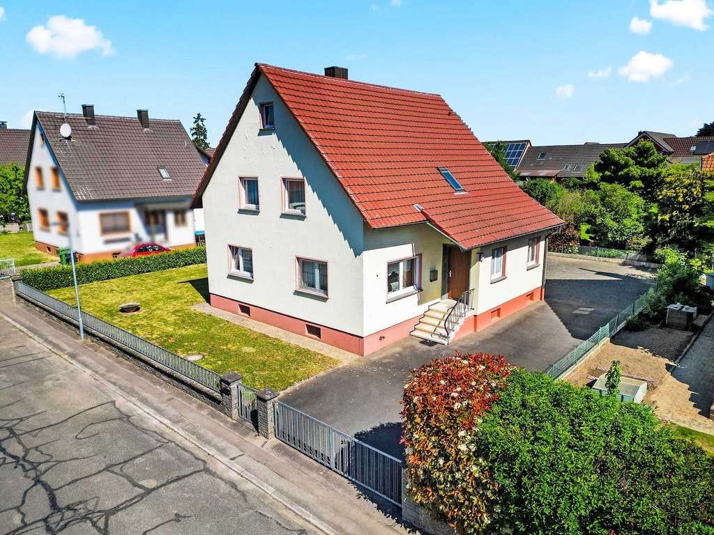 Immobilie in Ringsheim - Raum für die ganze Familie – Einfamilienhaus mit großem Garten und viel Potenzial - Bild 0