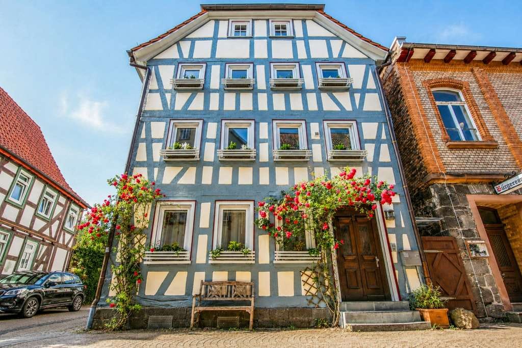 Immobilie in Lich - Historisches Fachwerkjuwel in der Licher Altstadt – flexibel nutzbar & liebevoll modernisiert - Bild 0