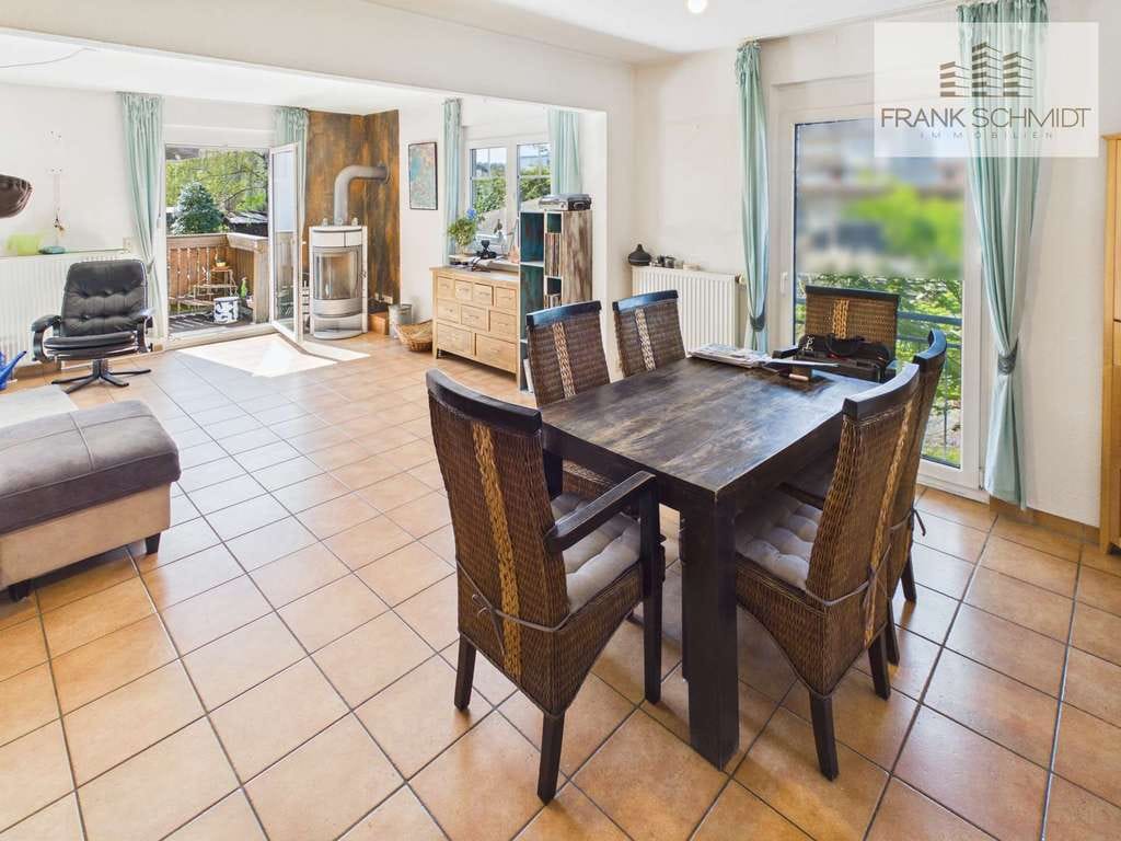 Immobilie in Pohlheim - Charmantes großes Haus zum Wohlfühlen, mit separater Einliegerwohnung und einem schönen Garten - Bild 2